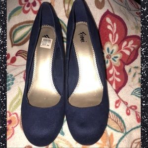Fioni Blue Suede Pumps
